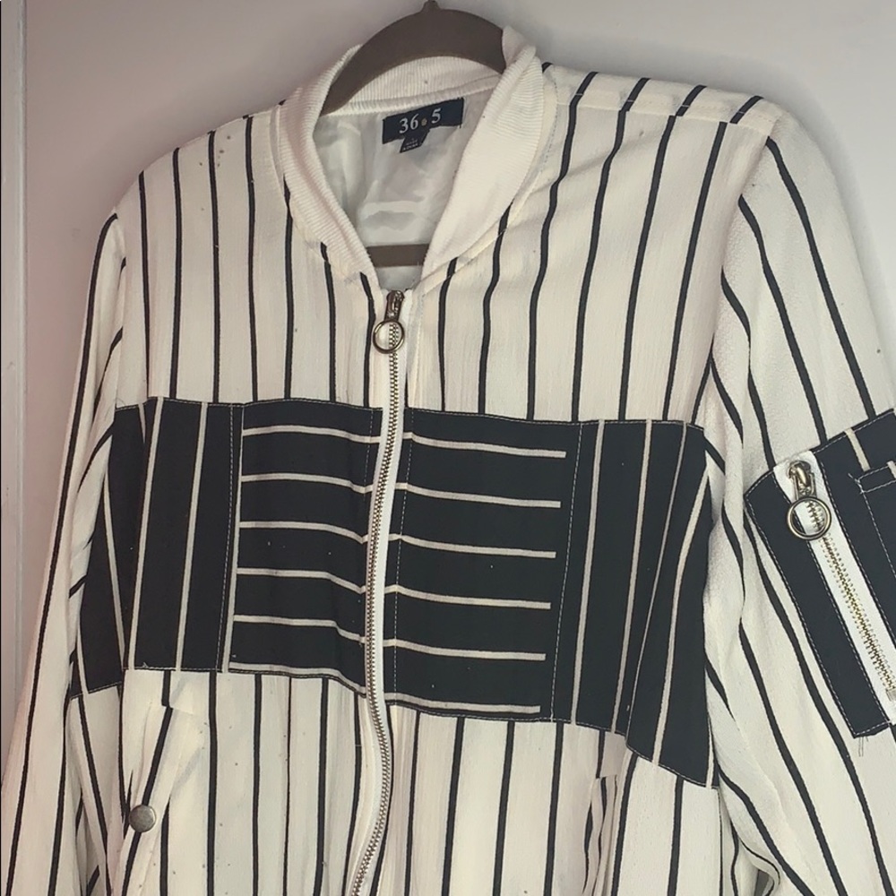 SEMI CROPPED JACKET ( LIGHTWEIGHT )